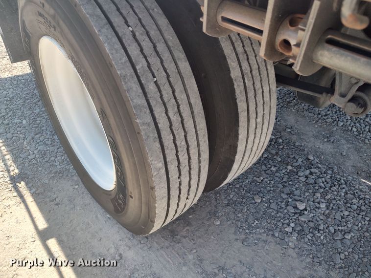 image for item LU9136 2006 Ford F650  SuperCab flatbed truck