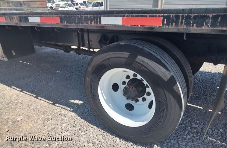 image for item LU9136 2006 Ford F650  SuperCab flatbed truck