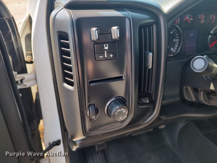 image for item LU9148 2018 Chevrolet Silverado 1500  Double Cab pickup truck