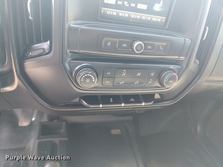 image for item LU9148 2018 Chevrolet Silverado 1500  Double Cab pickup truck