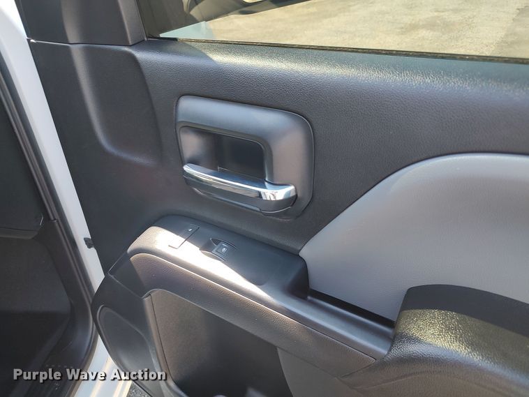 image for item LU9148 2018 Chevrolet Silverado 1500  Double Cab pickup truck