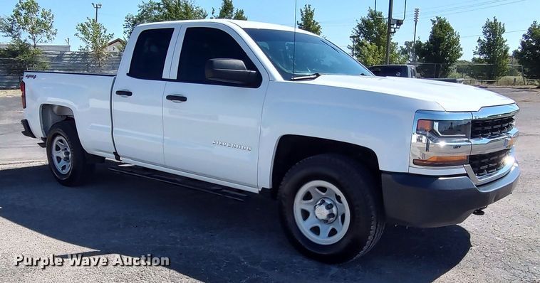 image for item LU9149 2017 Chevrolet Silverado 1500  Double Cab pickup truck