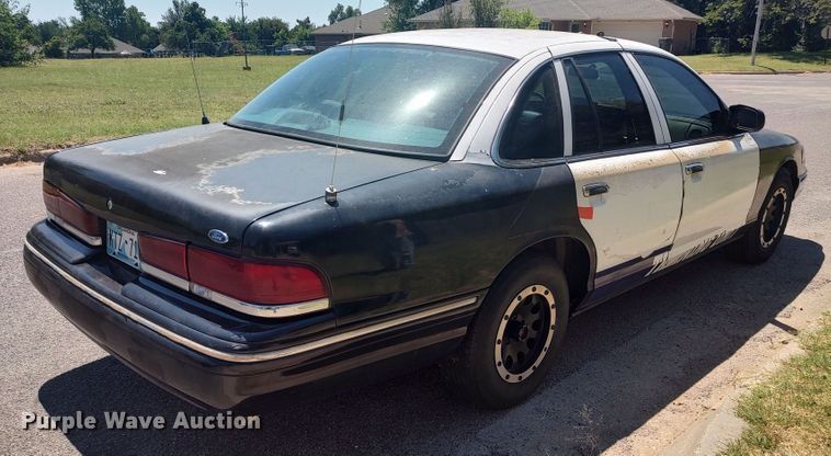 image for item LU9150 1996 Ford Crown Victoria Police Interceptor
