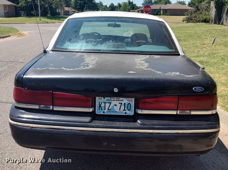 image for item LU9150 1996 Ford Crown Victoria Police Interceptor