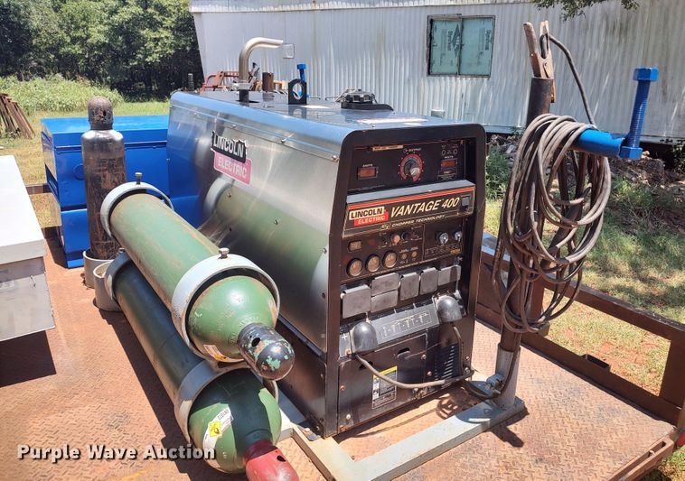 image for item LU9156 Lincoln Electric Vantage 400  welder