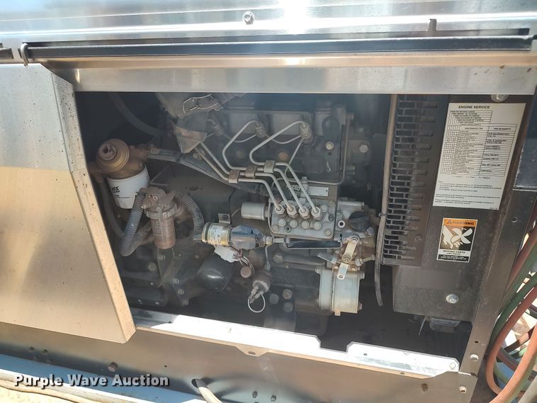 image for item LU9156 Lincoln Electric Vantage 400  welder