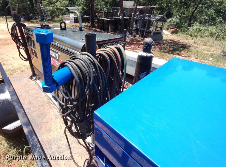 image for item LU9156 Lincoln Electric Vantage 400  welder