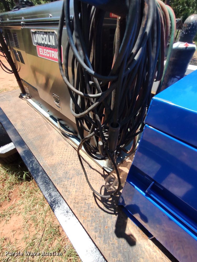 image for item LU9156 Lincoln Electric Vantage 400  welder