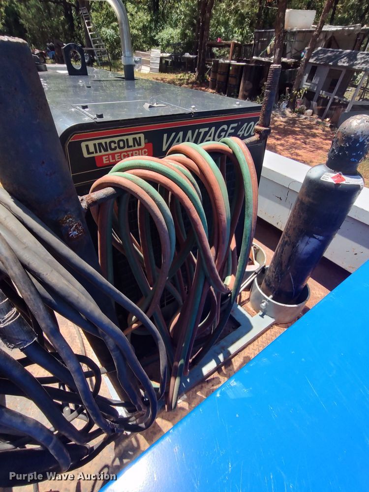 image for item LU9156 Lincoln Electric Vantage 400  welder