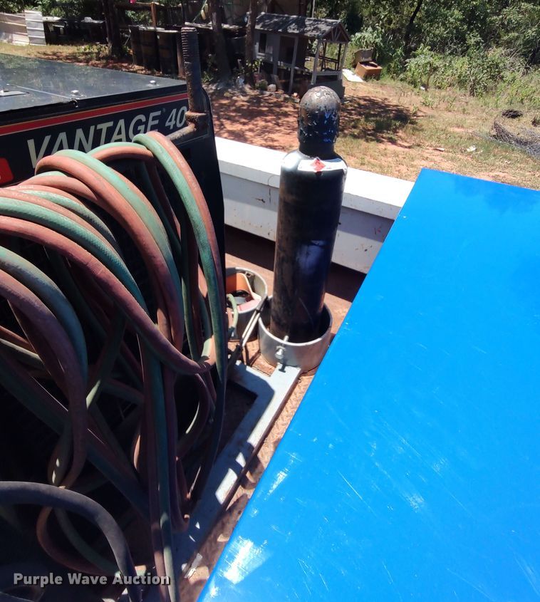 image for item LU9156 Lincoln Electric Vantage 400  welder