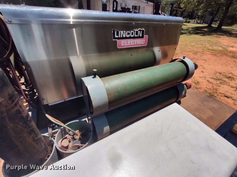 image for item LU9156 Lincoln Electric Vantage 400  welder