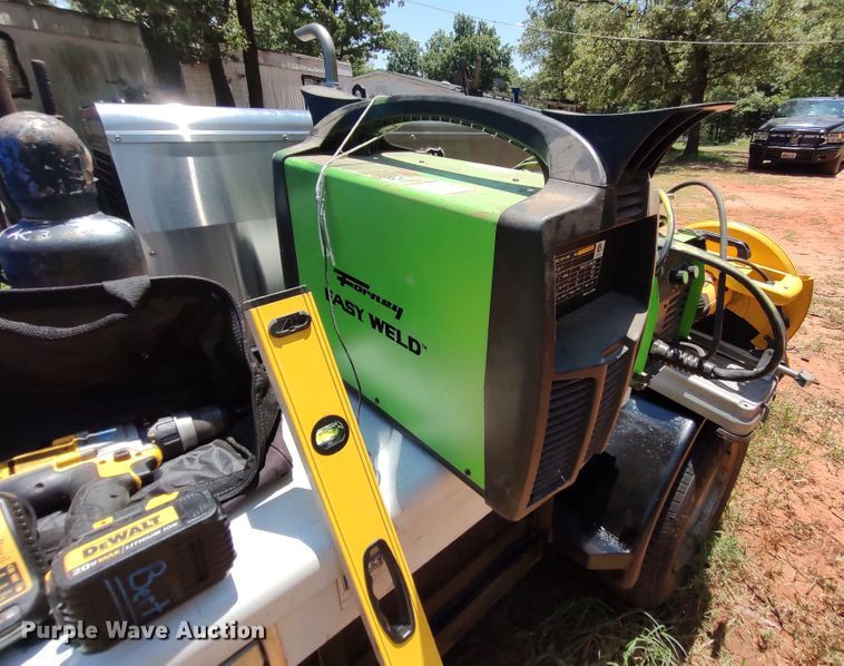 image for item LU9156 Lincoln Electric Vantage 400  welder