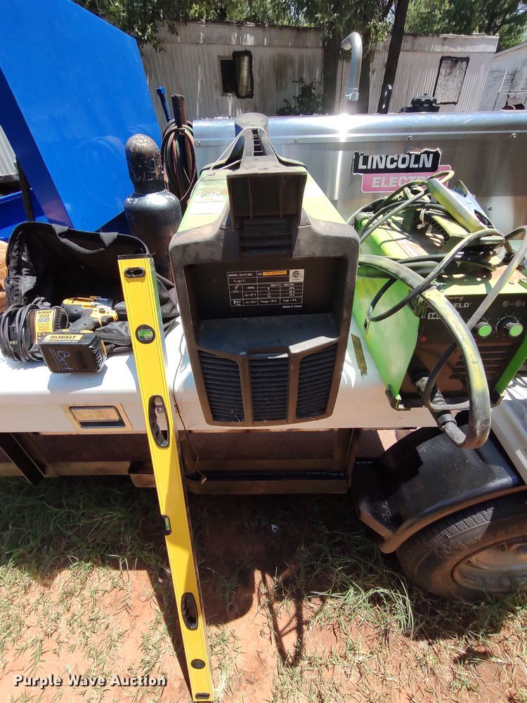 image for item LU9156 Lincoln Electric Vantage 400  welder