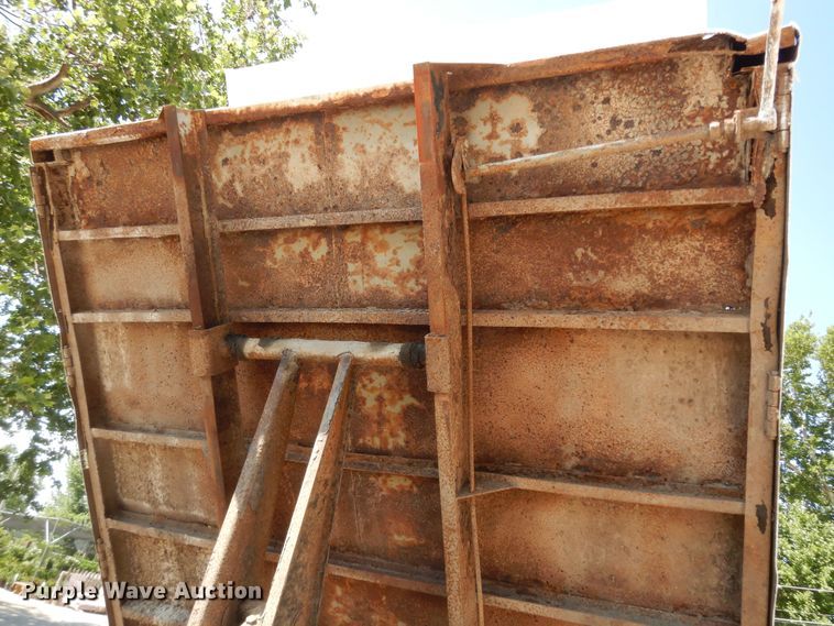 image for item MD9242 1999 Ford F450 Super Duty  dump flatbed truck