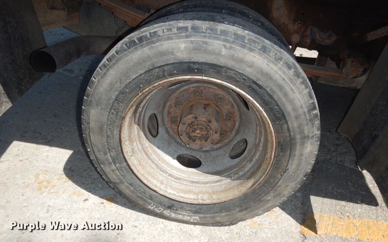 image for item MD9242 1999 Ford F450 Super Duty  dump flatbed truck