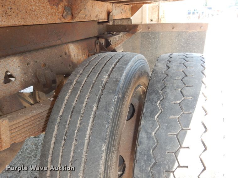 image for item MD9242 1999 Ford F450 Super Duty  dump flatbed truck