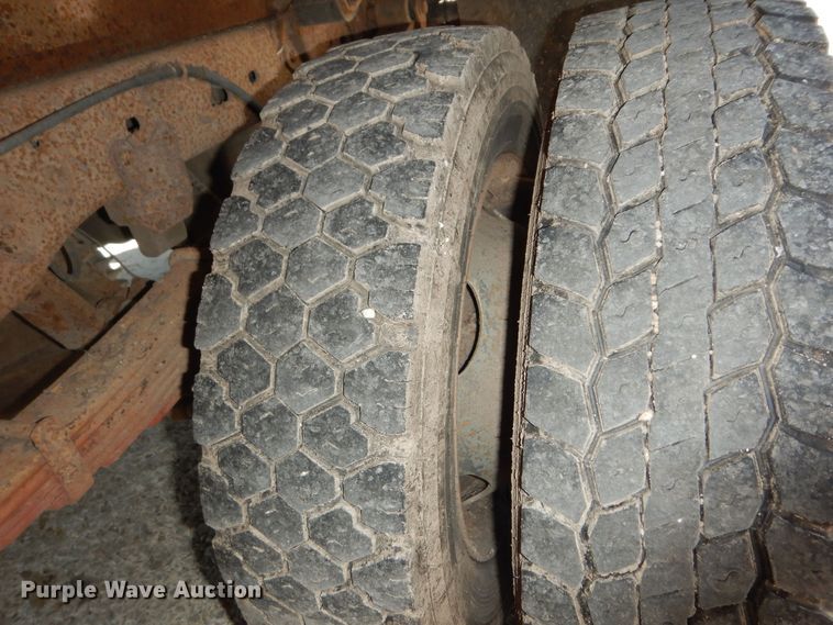 image for item MD9242 1999 Ford F450 Super Duty  dump flatbed truck