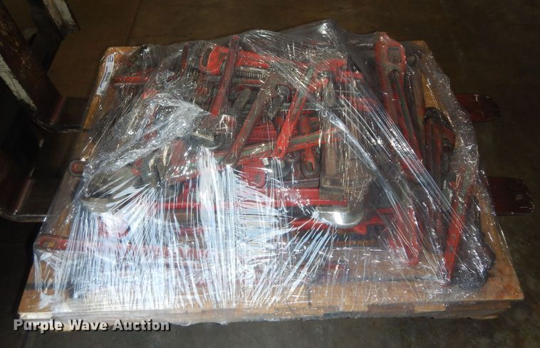 image for item MD9245 Approx. 30-35 pipe wrenches