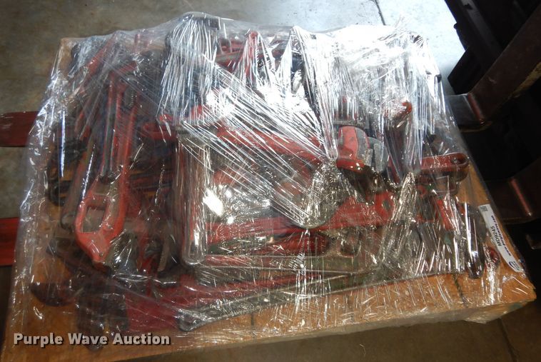 image for item MD9245 Approx. 30-35 pipe wrenches