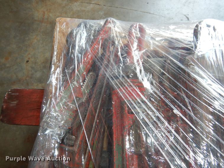 image for item MD9245 Approx. 30-35 pipe wrenches