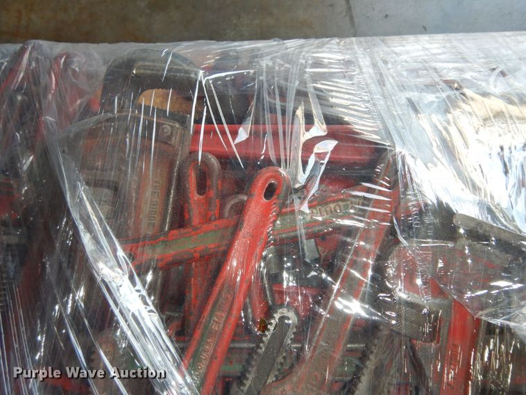 image for item MD9245 Approx. 30-35 pipe wrenches