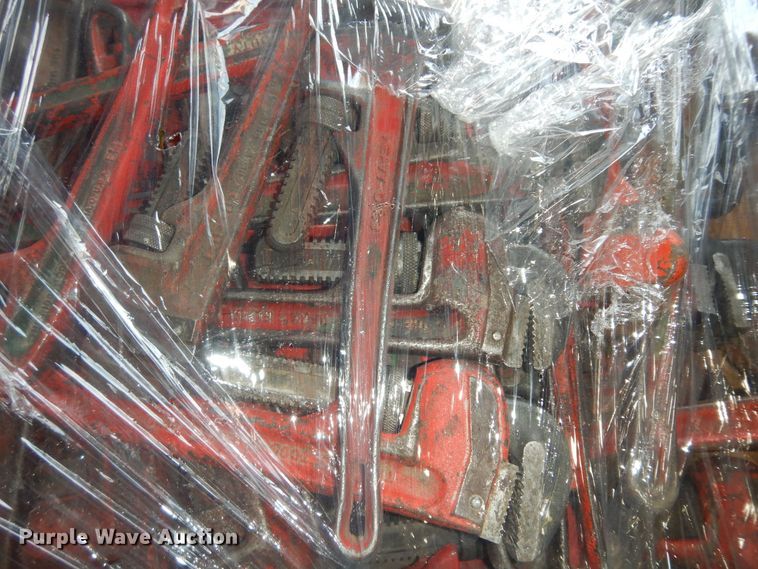 image for item MD9245 Approx. 30-35 pipe wrenches