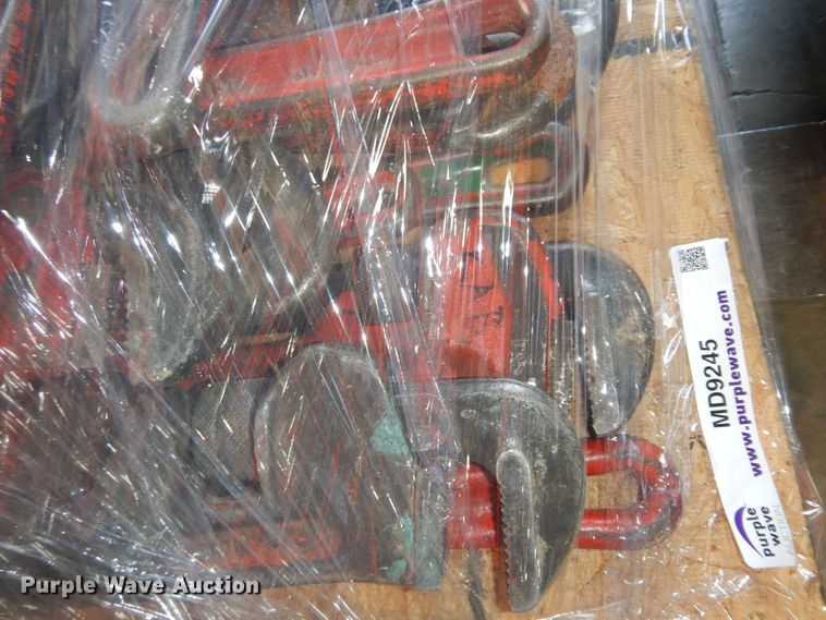 image for item MD9245 Approx. 30-35 pipe wrenches