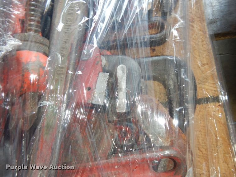image for item MD9245 Approx. 30-35 pipe wrenches