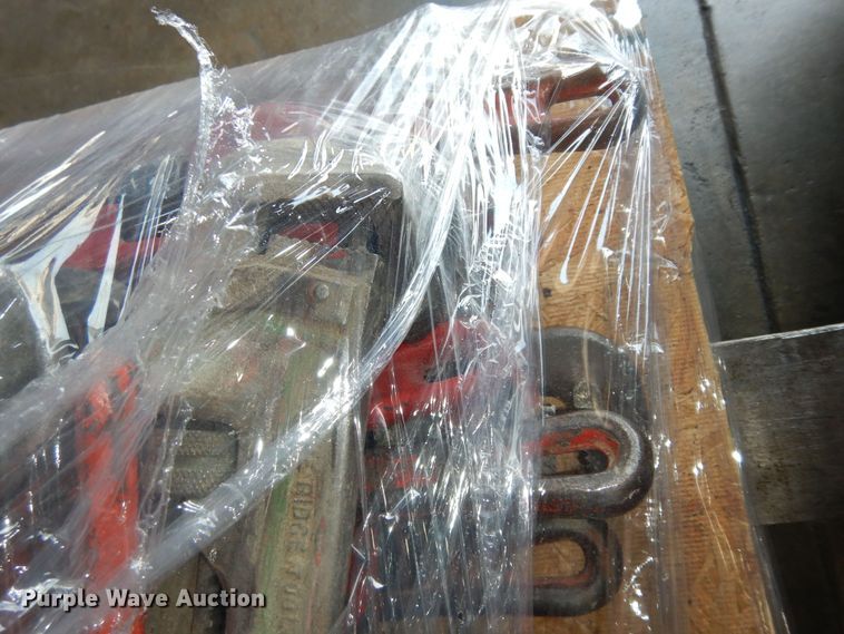 image for item MD9245 Approx. 30-35 pipe wrenches