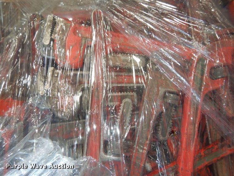 image for item MD9245 Approx. 30-35 pipe wrenches