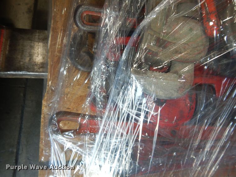 image for item MD9245 Approx. 30-35 pipe wrenches