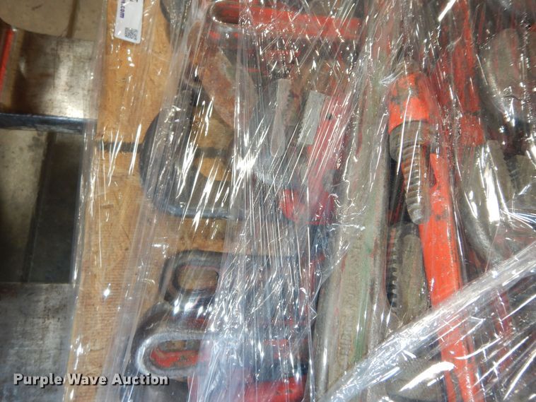 image for item MD9245 Approx. 30-35 pipe wrenches