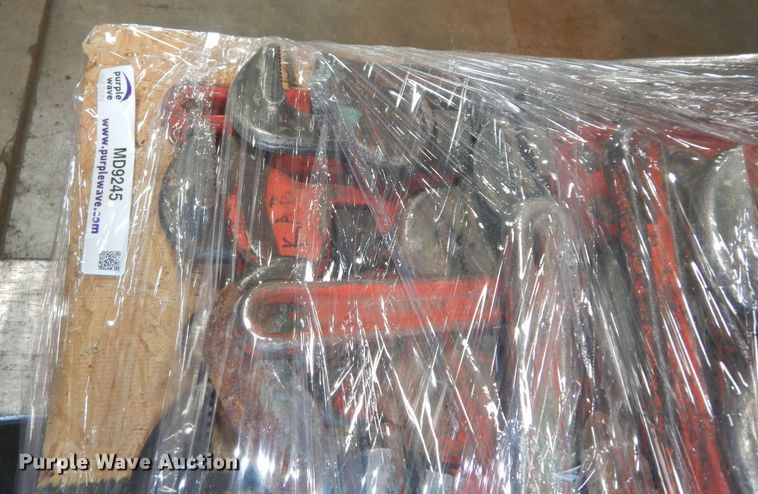 image for item MD9245 Approx. 30-35 pipe wrenches