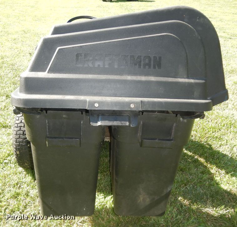 image for item MD9273 Craftsman LT2000  lawn mower