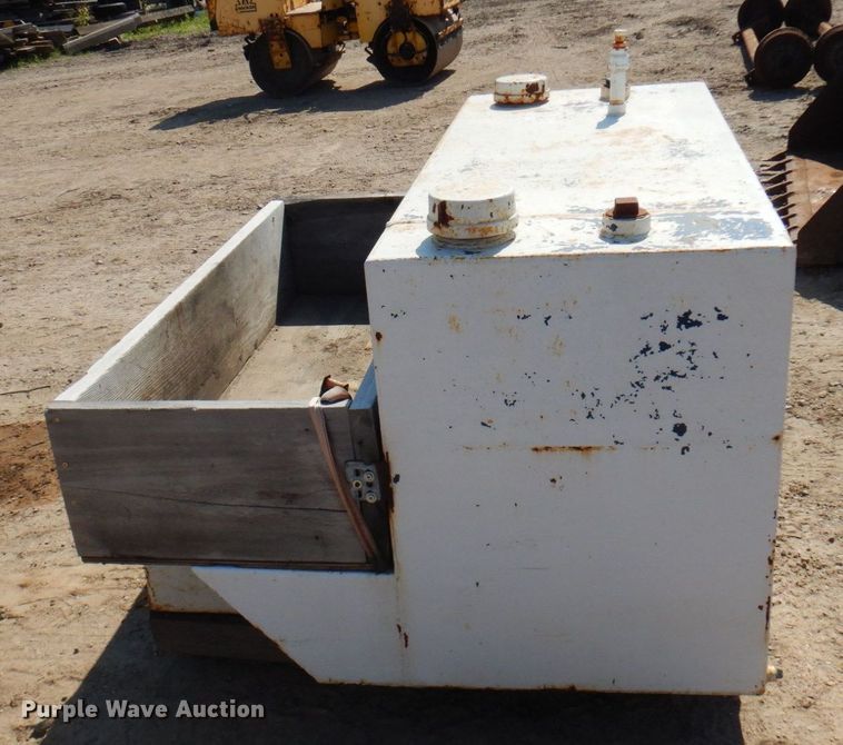 image for item MF9653 L-shaped fuel tank