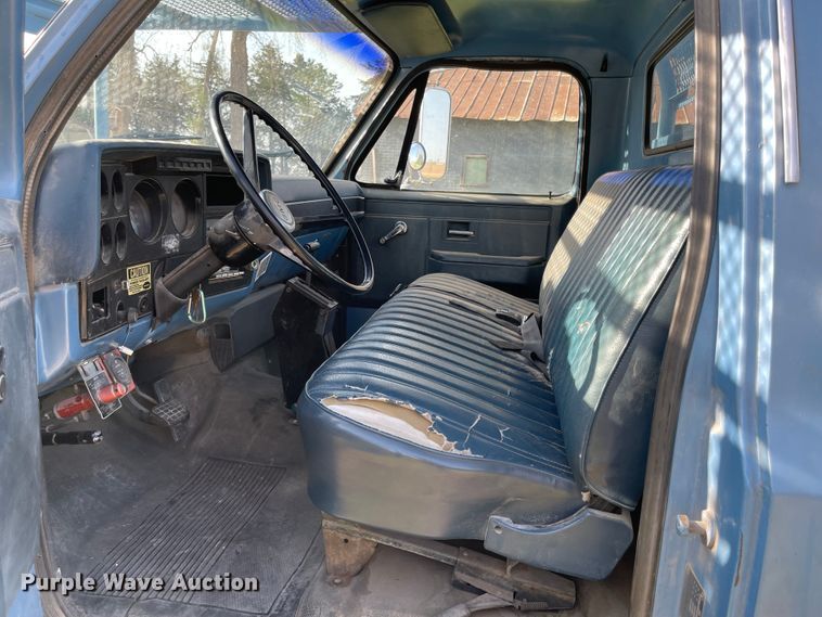 image for item MJ9616 1989 GMC C6000  bucket truck