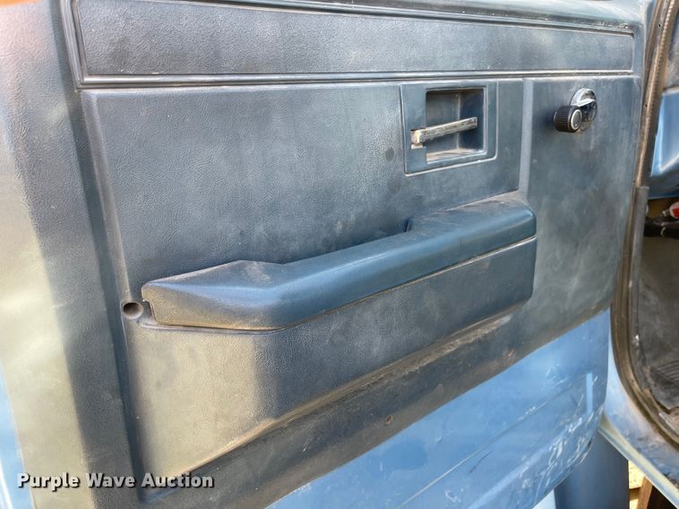 image for item MJ9616 1989 GMC C6000  bucket truck