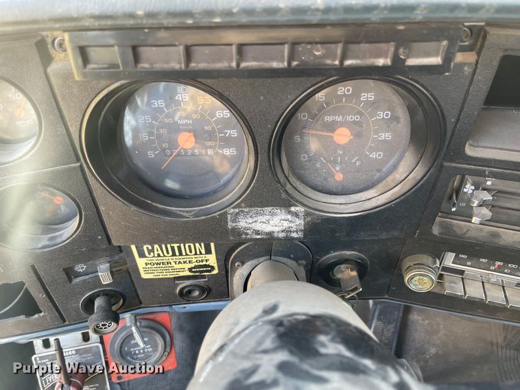 image for item MJ9616 1989 GMC C6000  bucket truck