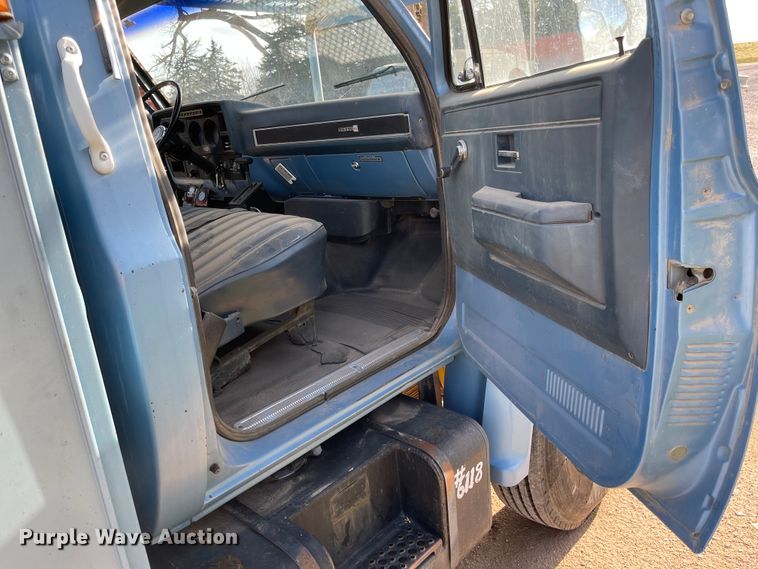 image for item MJ9616 1989 GMC C6000  bucket truck