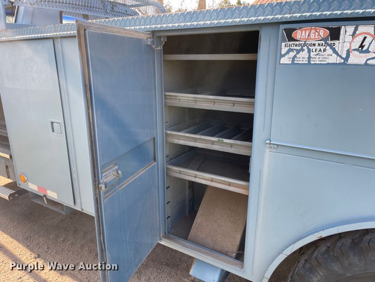 image for item MJ9616 1989 GMC C6000  bucket truck