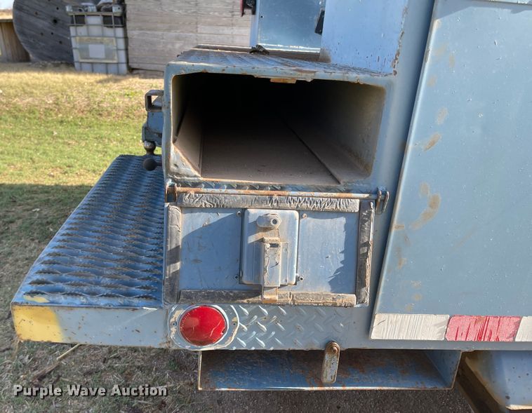 image for item MJ9616 1989 GMC C6000  bucket truck