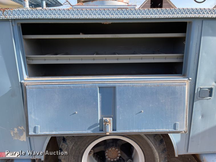 image for item MJ9616 1989 GMC C6000  bucket truck