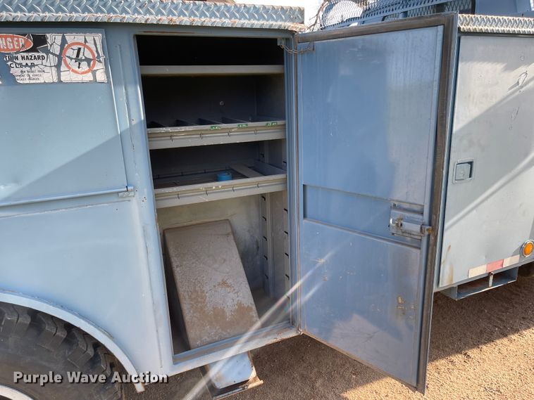 image for item MJ9616 1989 GMC C6000  bucket truck