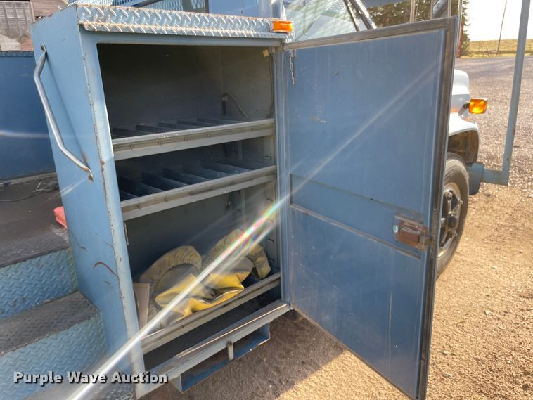 image for item MJ9616 1989 GMC C6000  bucket truck