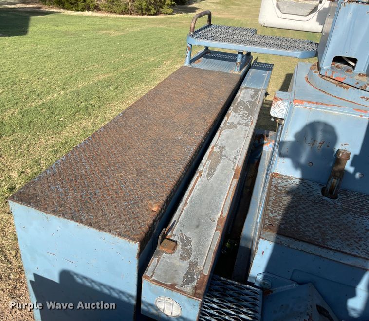 image for item MJ9616 1989 GMC C6000  bucket truck