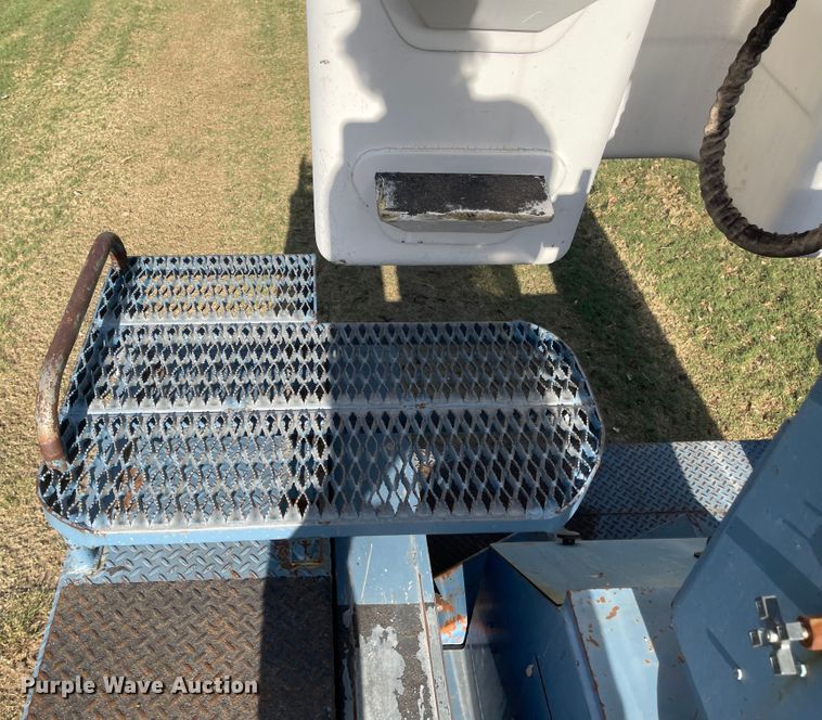 image for item MJ9616 1989 GMC C6000  bucket truck