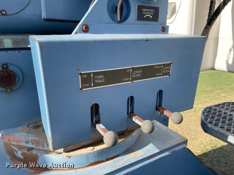 image for item MJ9616 1989 GMC C6000  bucket truck