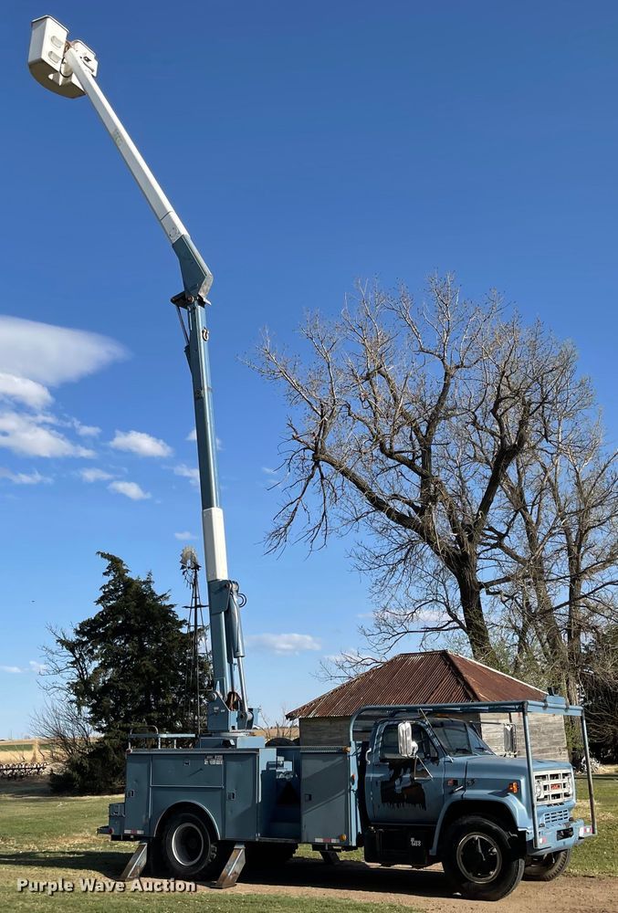 image for item MJ9616 1989 GMC C6000  bucket truck