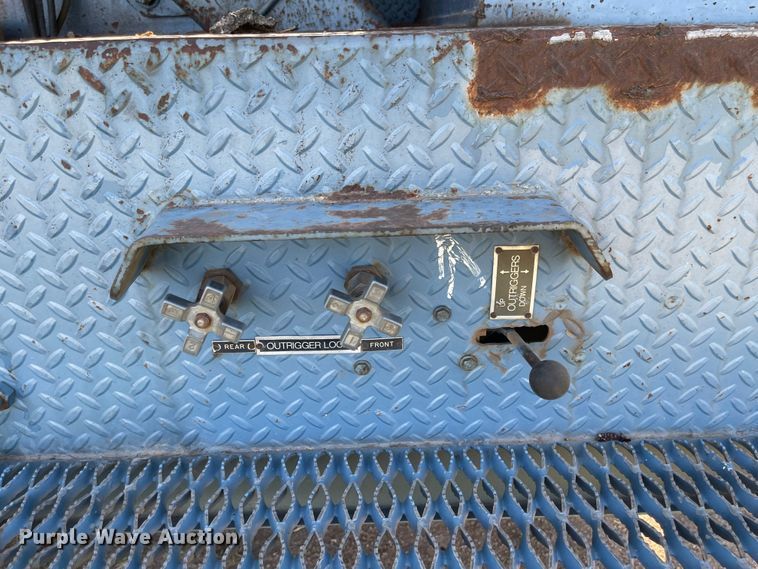 image for item MJ9616 1989 GMC C6000  bucket truck