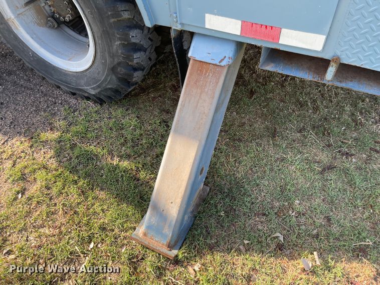 image for item MJ9616 1989 GMC C6000  bucket truck